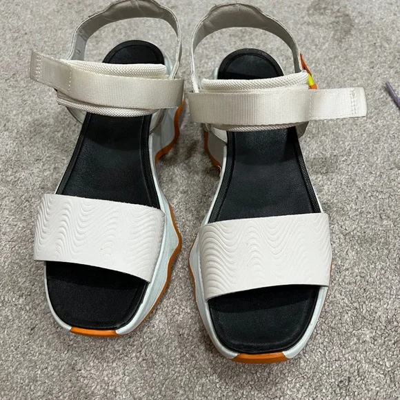 Sorel kinetic Y strap Black and White Strappy Sandals size 8 - Picture 3 of 7